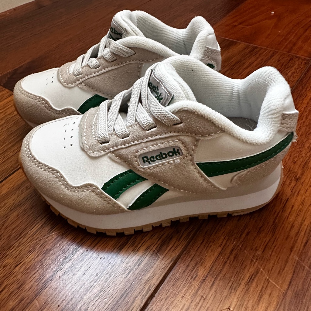 Reebok Kids White Beige Sneakers With Green Accents